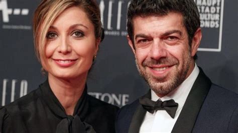 pierfrancesco favino e moglie